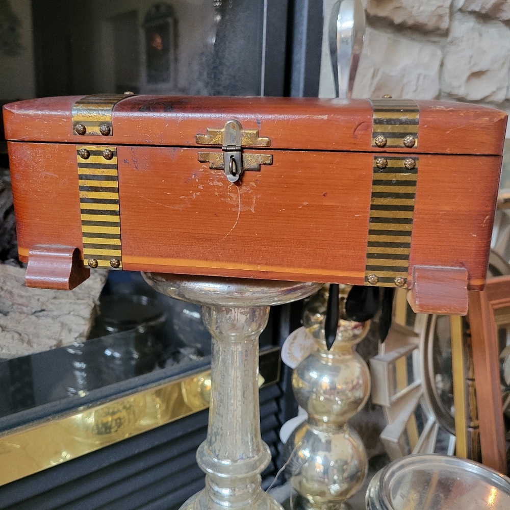 Vintage Treasure Chest ~ Antique? ~ Handmade Wood Box ~ Metal Accents ~ Cedar? - Picture 6 of 16